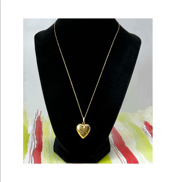 Unmarked Beauty Jewelry - Vintage 12K Yellow Gold Filled Locket Heart Shaped